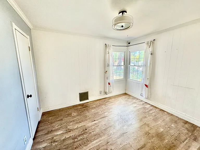 11426 Collett Ave — Photo 5
