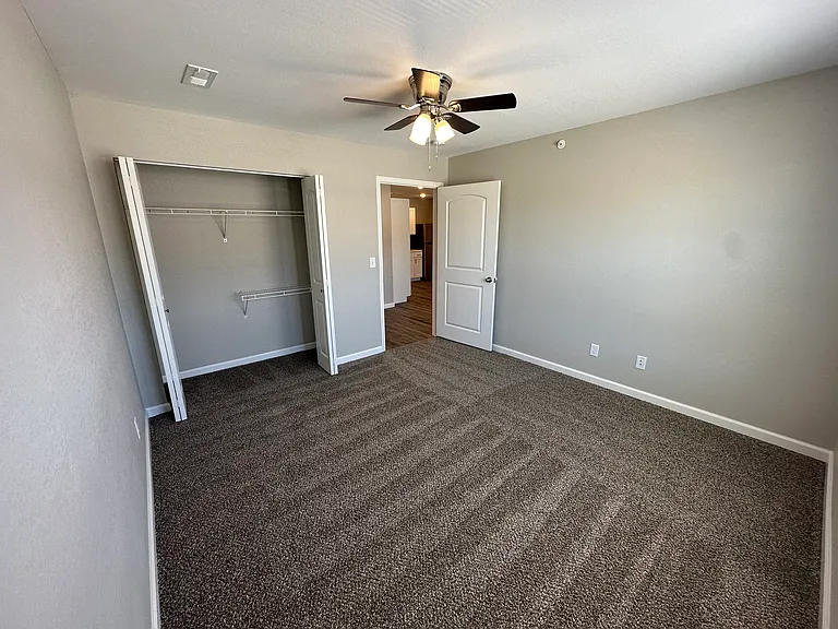 1 Hundred West Apartments — Photo 16