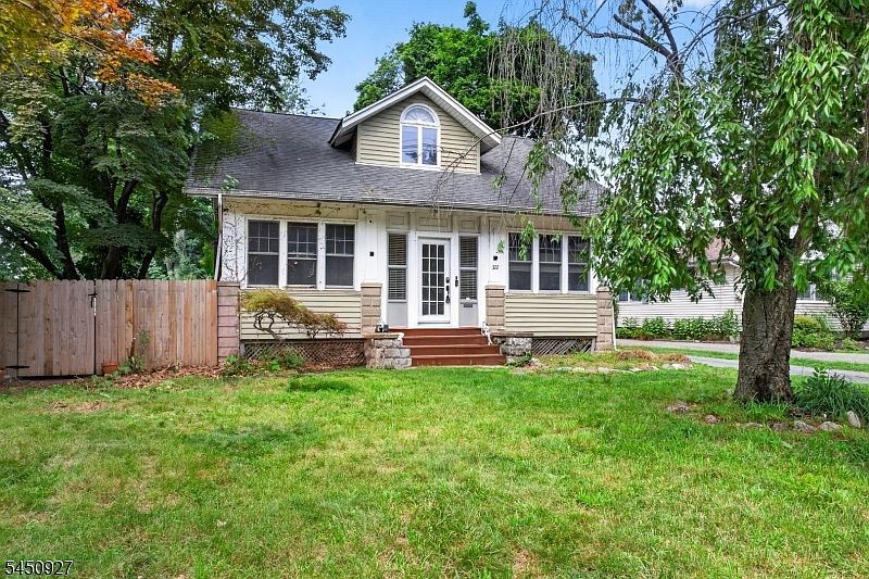 1st image of 322 Romain Ave