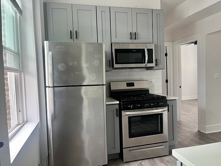 5325 N Damen Ave #1 — Photo 3