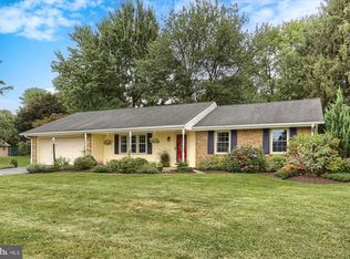 1402 Country Dr, Mechanicsburg, PA 17055
