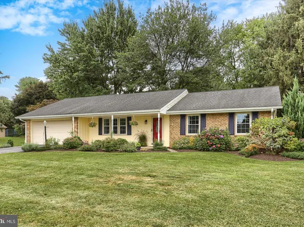 1402 Country Dr, Mechanicsburg, PA 17055