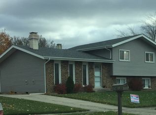 9813 Arthur Ct, Crown Point, IN 46307