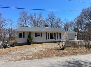 4 Lawrence Rd, Derry, NH 03038