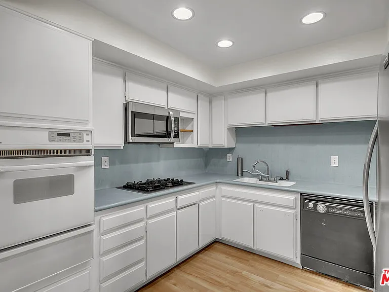 620 N Kenwood St #209 — Photo 26