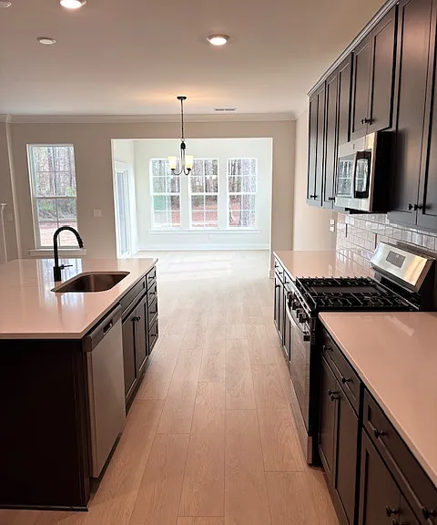 212 Woodlander Dr — Photo 2