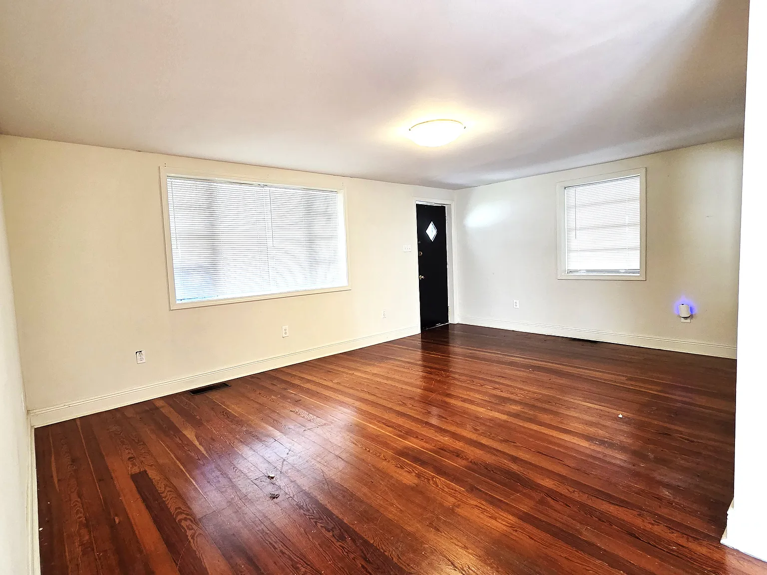 2 bed, 950 sqft, $1,550 — Photo 3