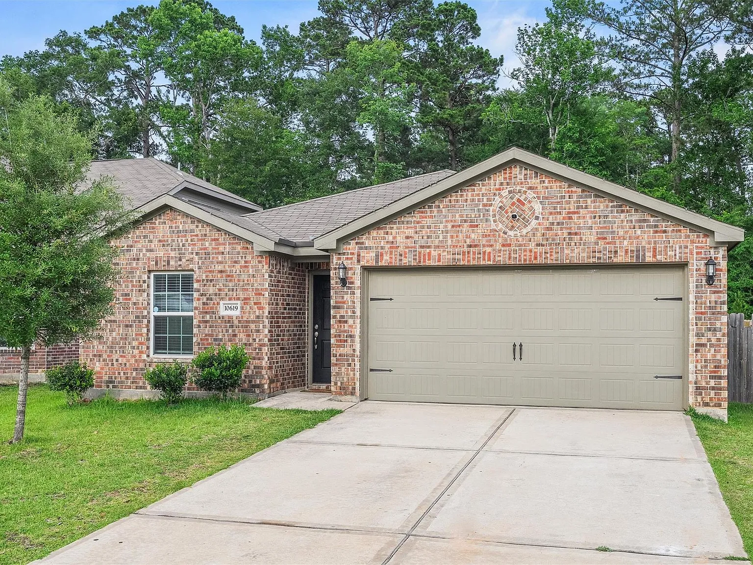 3 bed, 2.0 bath, 1432 sqft, $1,890 — Photo 2
