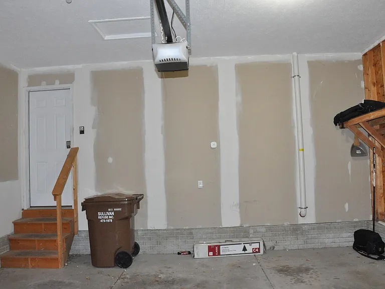 2041 Colorado Dr — Photo 34