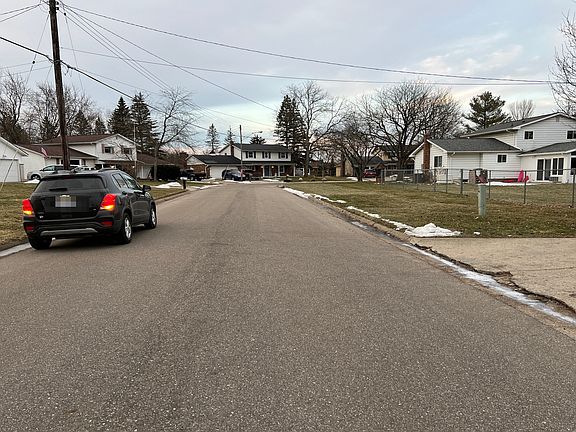 4th image of 4469 Lindewood Dr