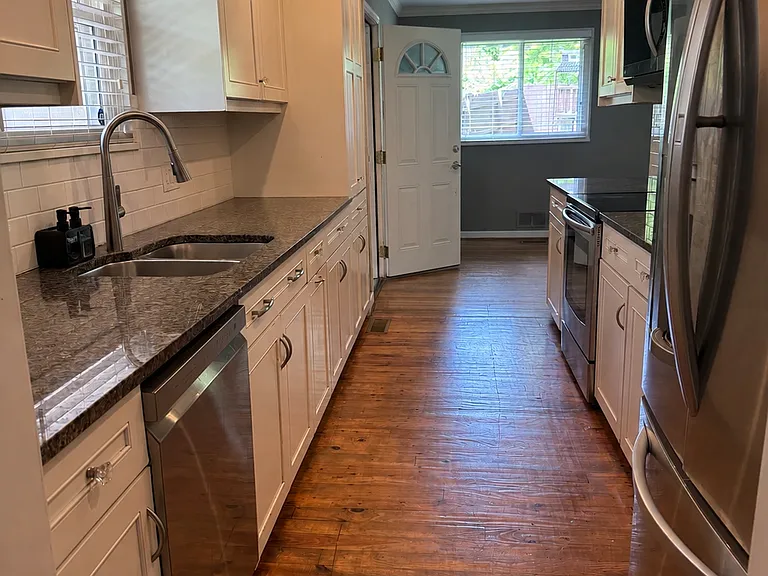 2109 Blue Ridge Blvd — Photo 4