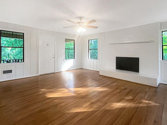 3rd image of 3950 Skyland Blvd E