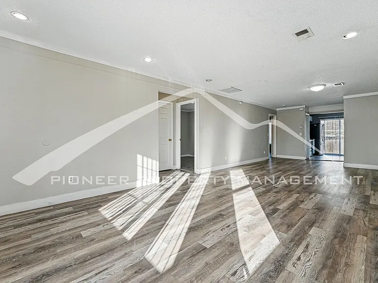 15666 E 51st Pl — Photo 3