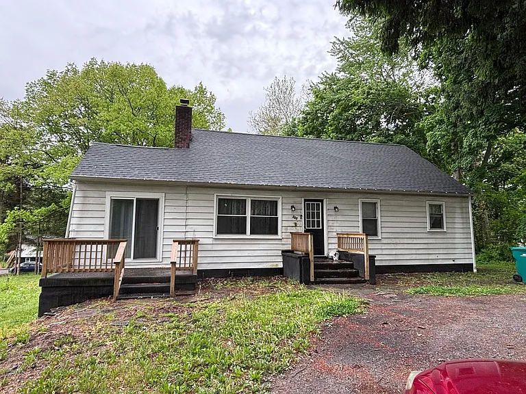 355 E Brown St — Photo 1