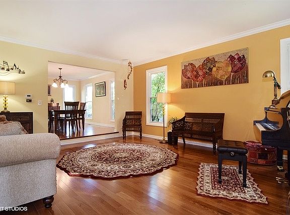 3rd image of 516 W Ashford Ln
