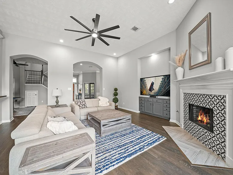 4703 Oxbow Cir W — Photo 13