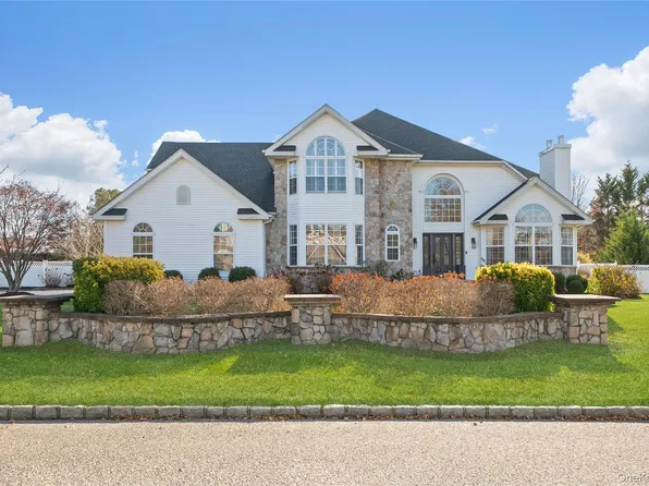 2 Holly Court, Miller Place, NY 11764