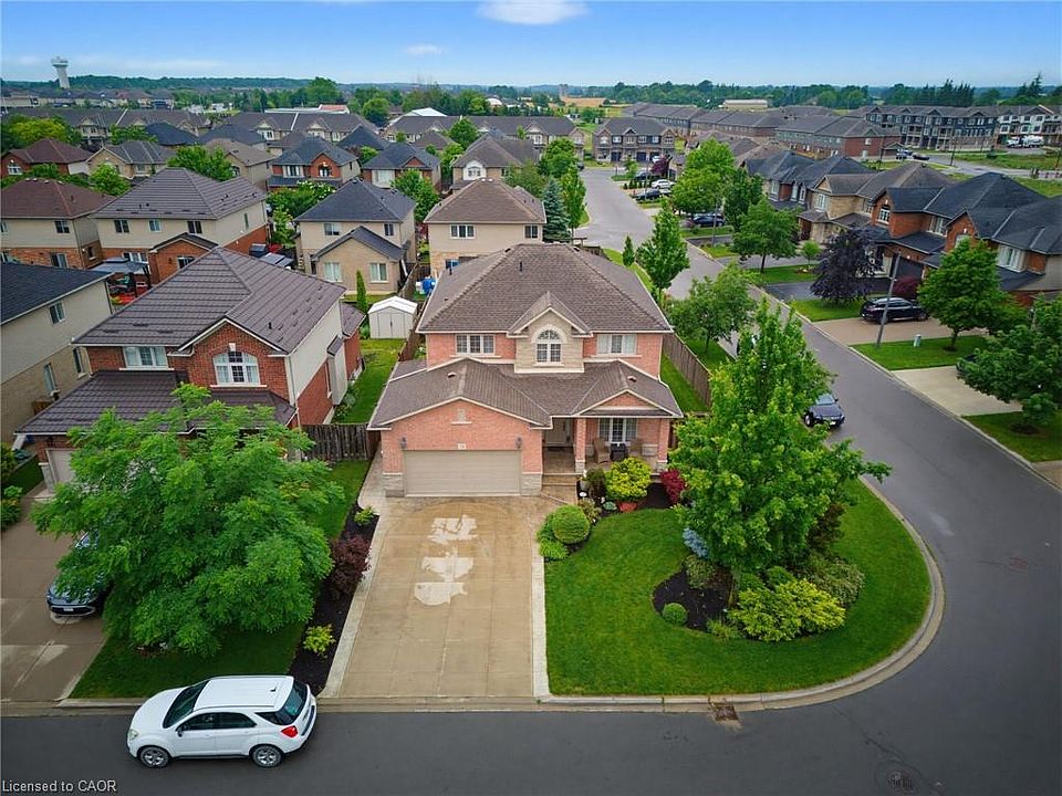1st image of 73 Degrow Cres