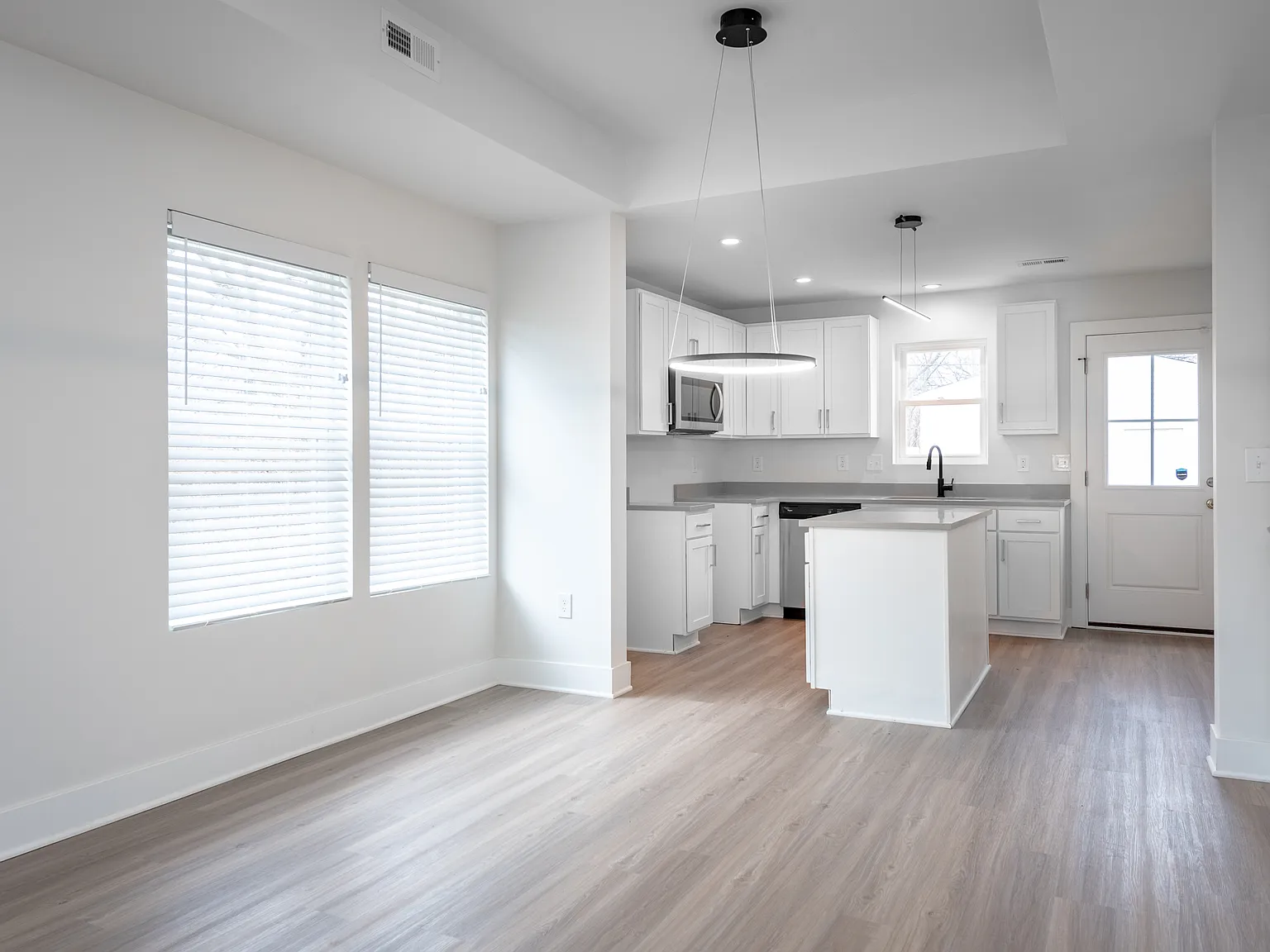 3 bed, 2.5 bath, 1339 sqft, $2,325 — Photo 3