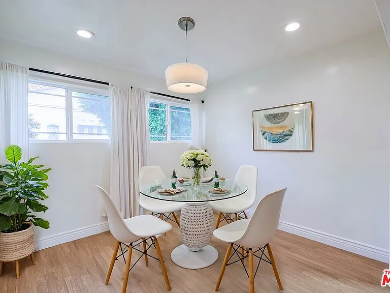 6110 De Longpre Ave #4 — Photo 7