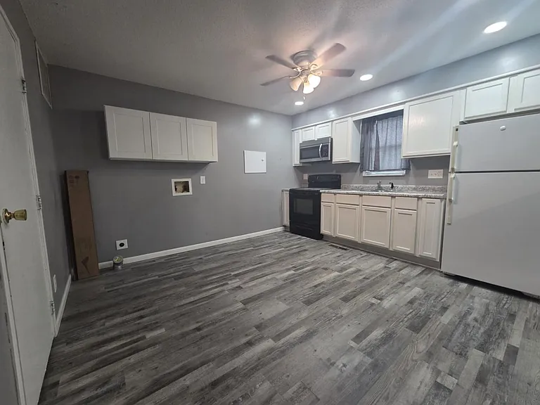 715 W 14th St — Photo 12