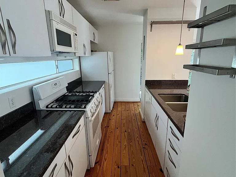 1315 Buckner St — Photo 10