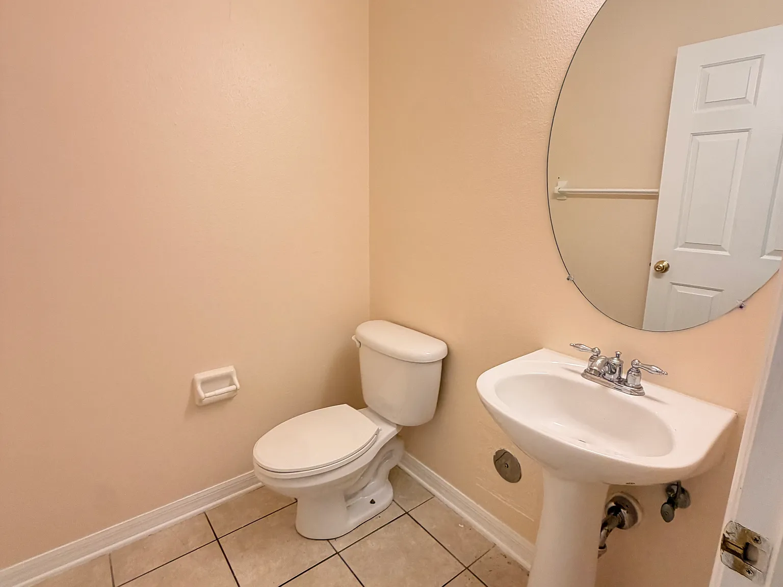3 bed, 2.5 bath, 1842 sqft, $1,975 — Photo 4