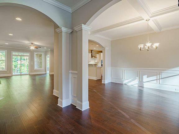 4th image of 435 Tristania Ln