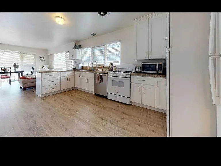 6180-82 Mary Lane Dr — Photo 15