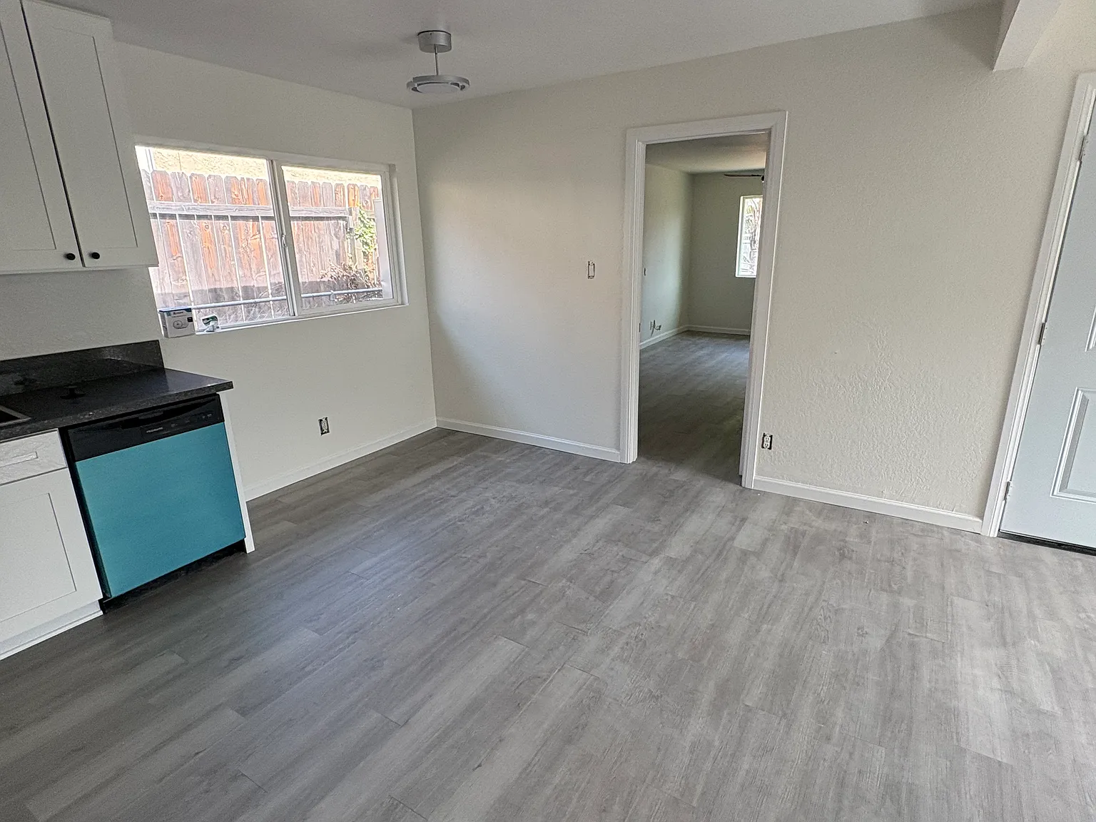 3 bed, 1100 sqft, $2,500 — Photo 3
