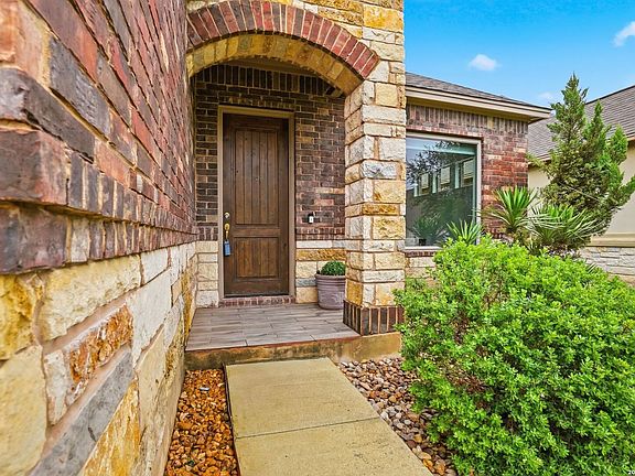 2nd image of 636 Carriage House # 30