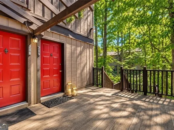 709 River Run Dr, Sandy Springs, GA 30350
