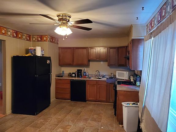 3rd image of 302 Collinwood Dr