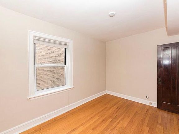 5th image of 5745 N Rockwell St APT 1