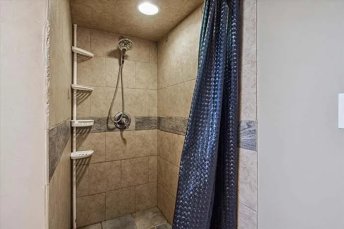1661 Grant Ave — Photo 24