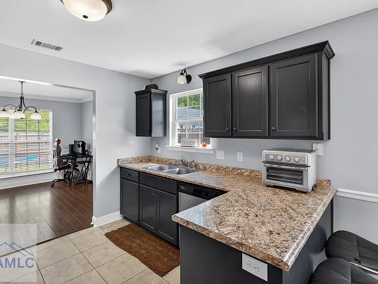 182 Grandview Dr — Photo 8