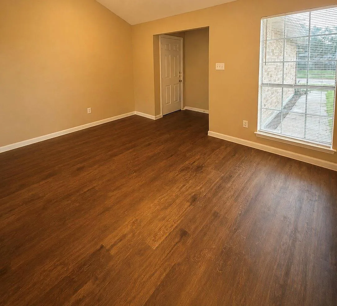 3 bed, 1.5 bath, 1076 sqft, $1,695 — Photo 2