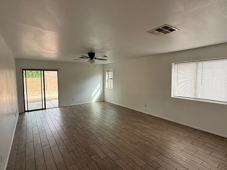 1326 Taft Ave — Photo 9