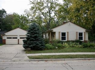 330 Terry Ave, Rochester, MI 48307
