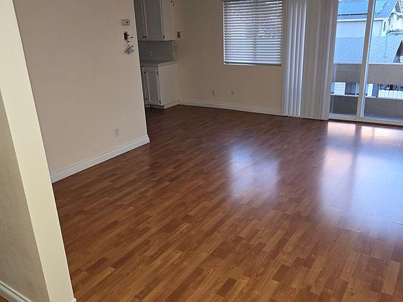 4th image of 3160 Lincoln Ave APT 6