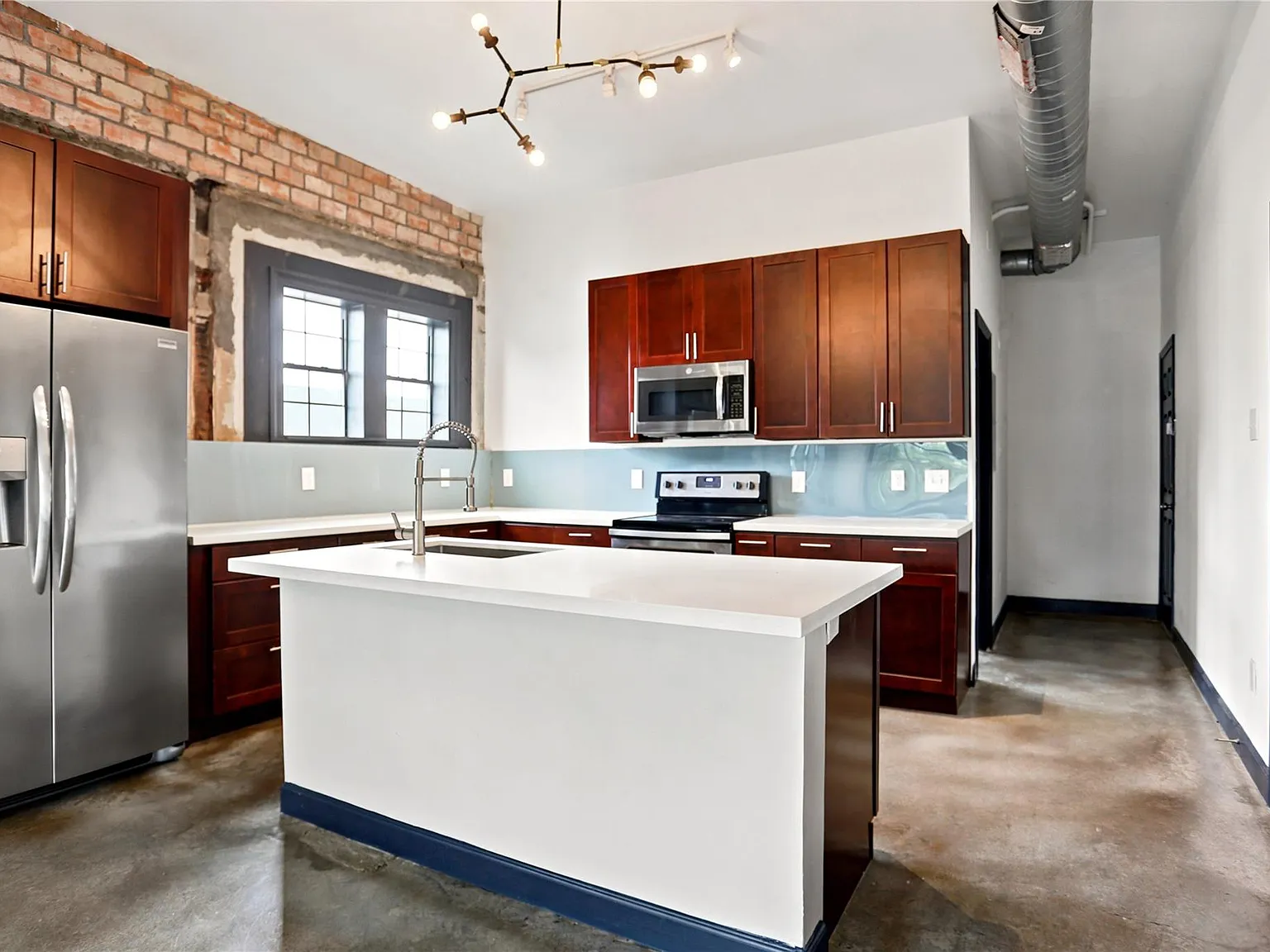 1 bed, 1.0 bath, 7200 sqft, $1,095 — Photo 3