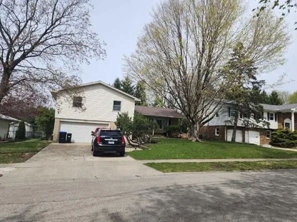 702 Northway Ln, Peoria, IL 61701