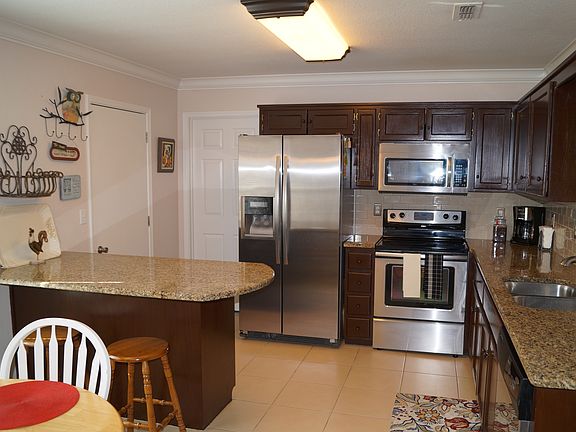 5th image of 1362 N Fieldstone Ave