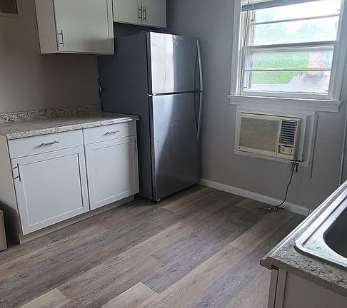 2nd image of 517 Putnam St APT 6