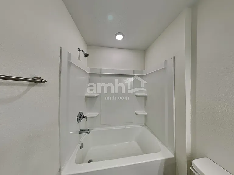 1103 Walden Pond Dr — Photo 20