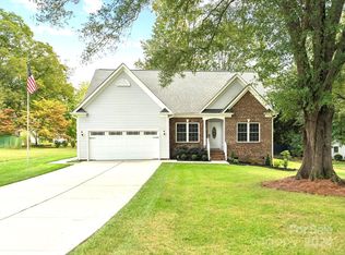 1114 Woodhaven Dr, Stanley, NC 28120