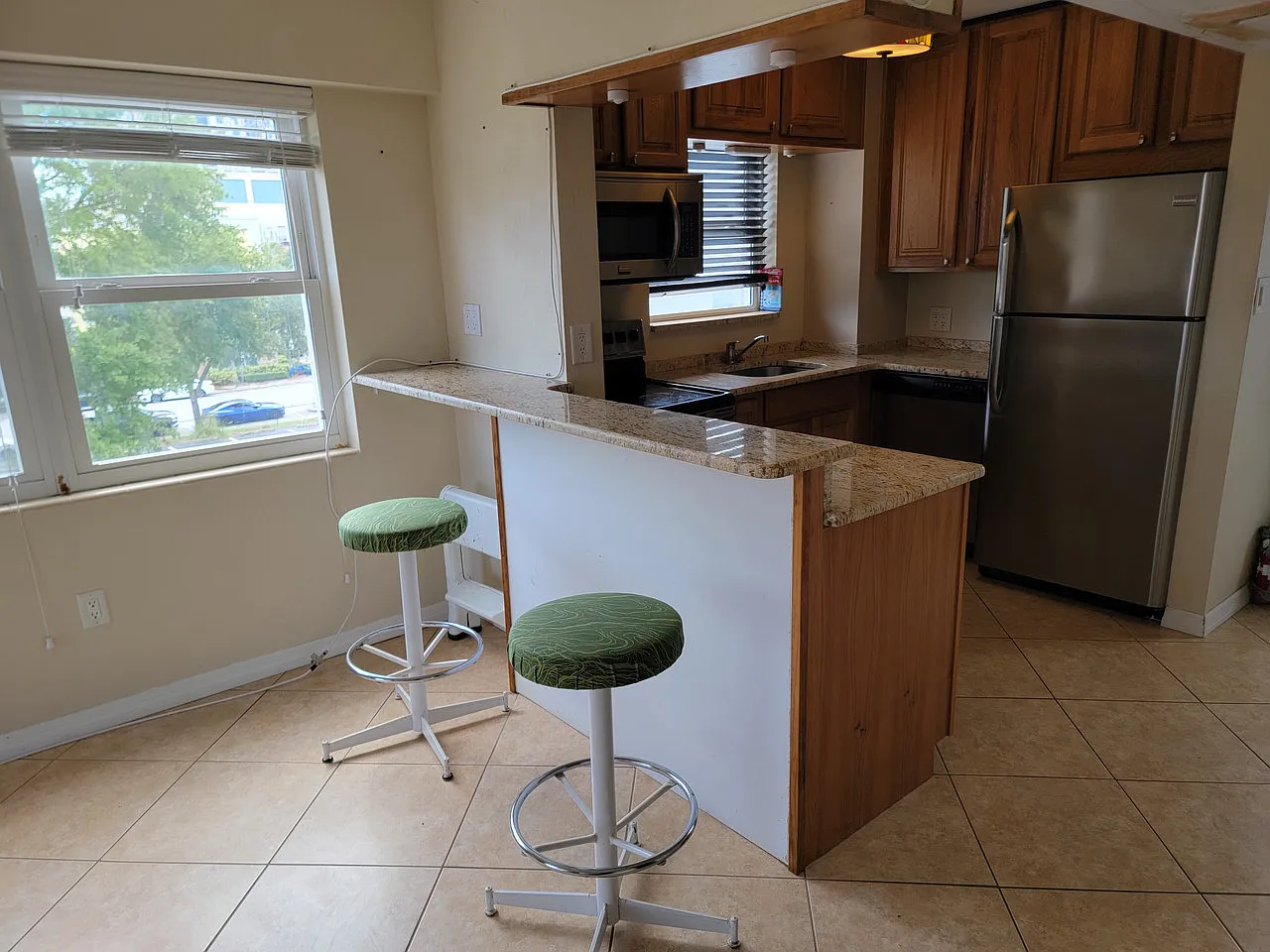 Lake Palms spacious one bedroom — Photo 3