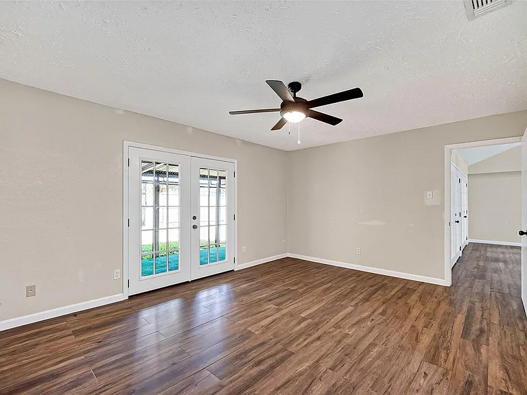 711 Leicester Ln — Photo 33
