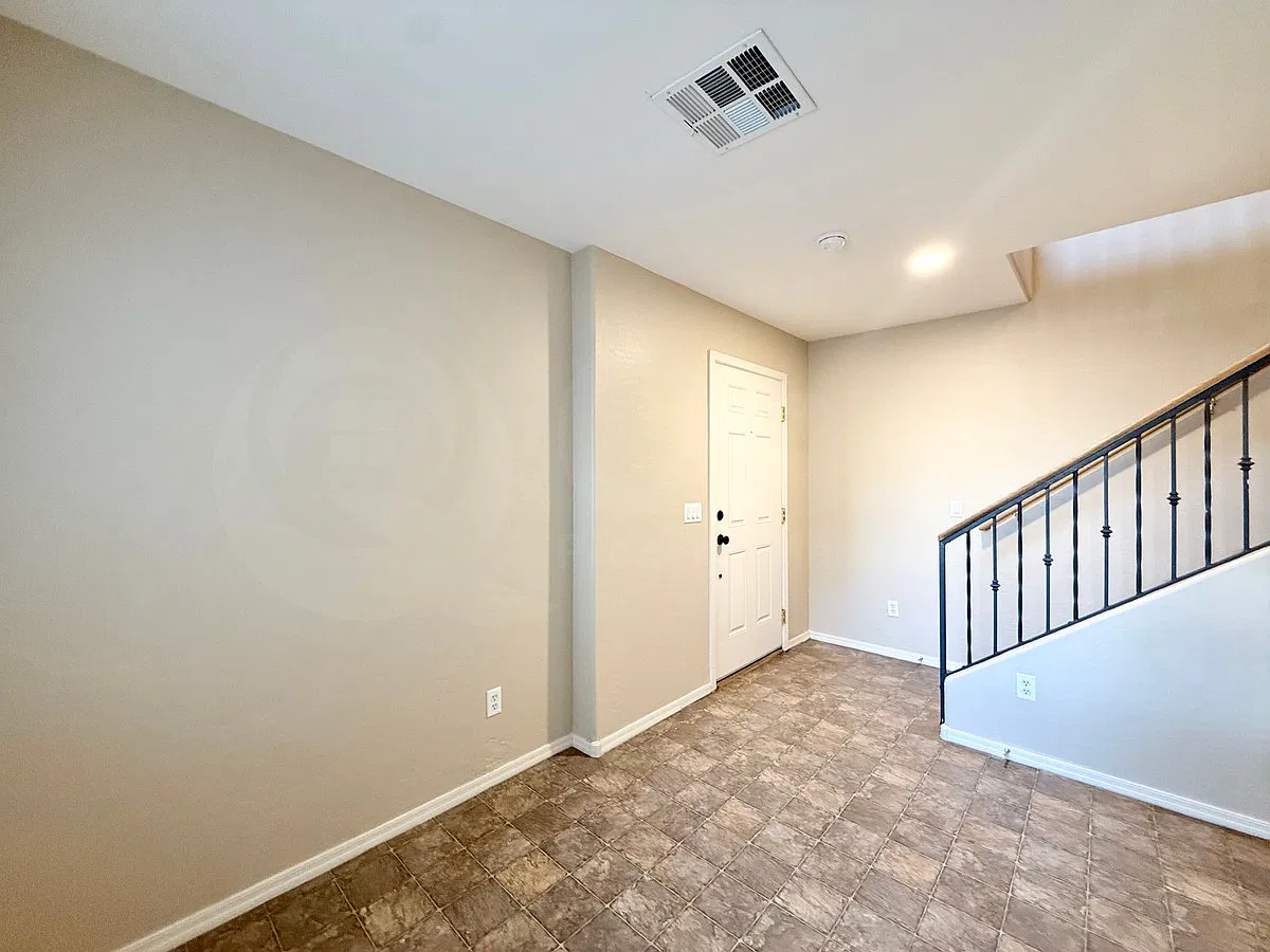 2 bed, 2.0 bath, 970 sqft, $2,100 — Photo 3