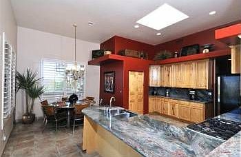 2nd image of 975 W Placita Luna Bonita